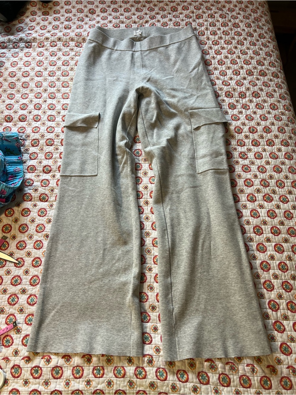 EUC Wilfred Free Gray Cargo Sweatpants size large